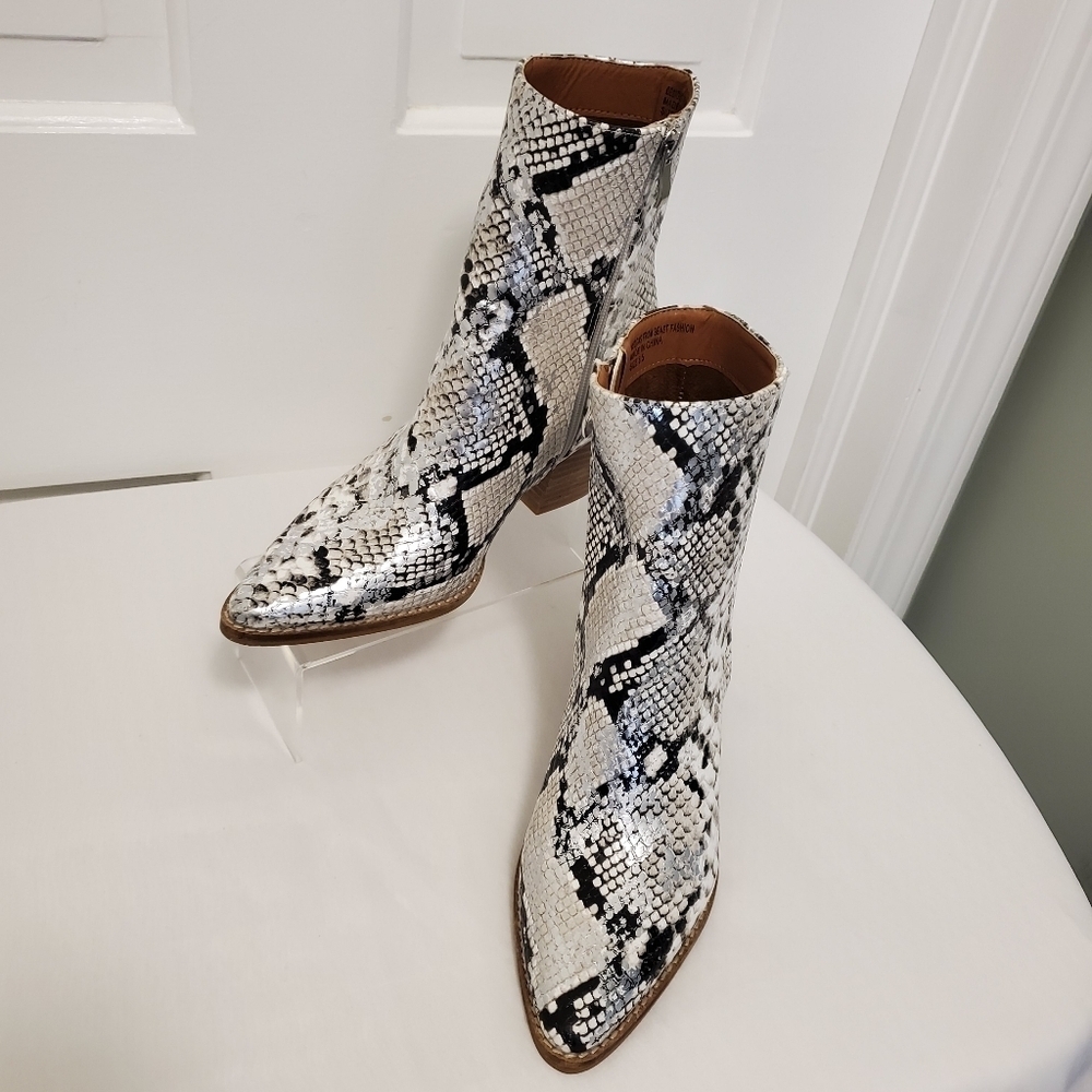 Beast Fashion Snakeprint Booties Size 6.5, Stylish, Chic, City - Picture 3 of 12